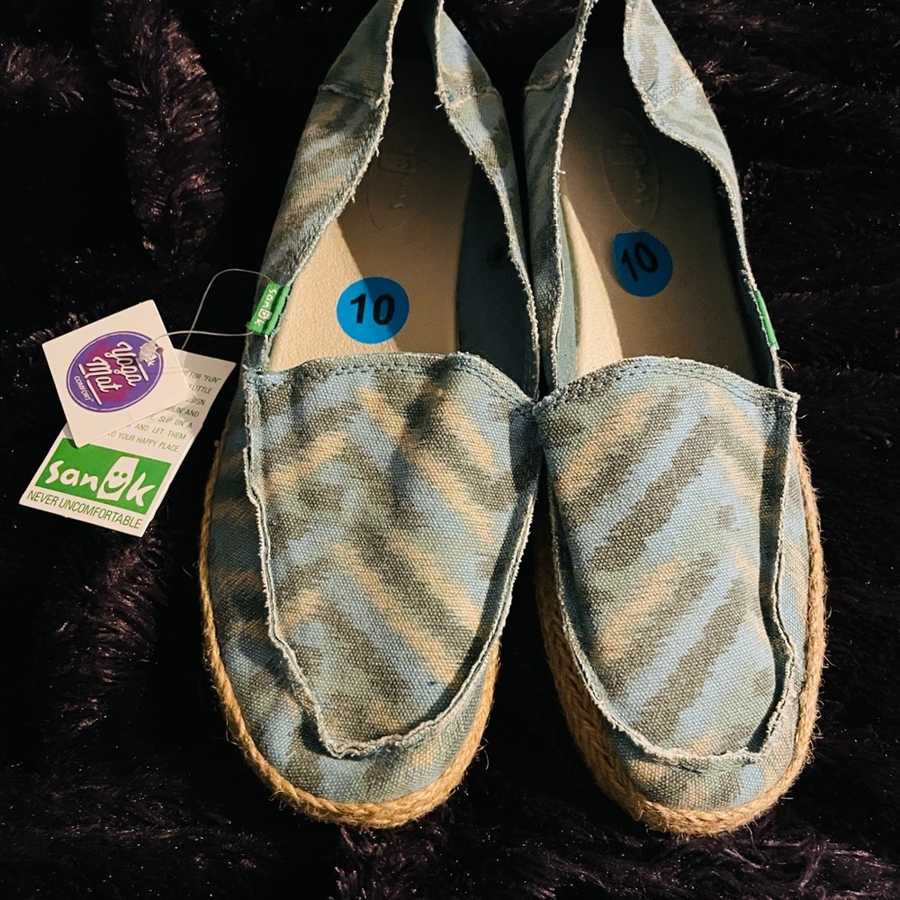 Womens Sanuk slip on surf beach causal shoe size 10 NWT